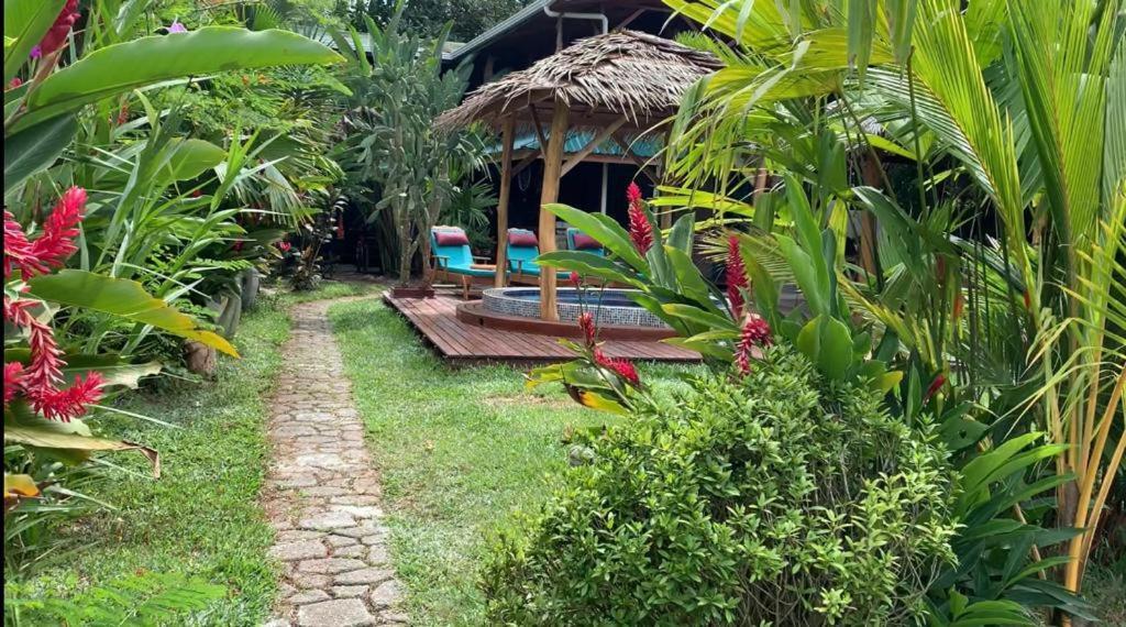 Bed and Breakfast Casa Mambo Cahuita Esterno foto